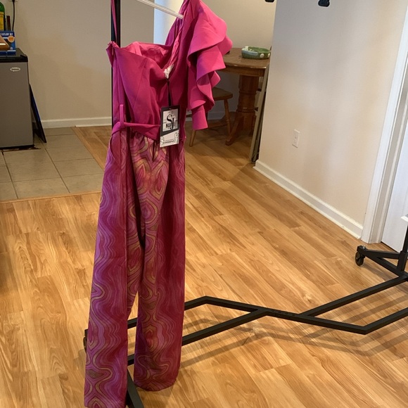 Never Worn SASSY JONES ‘KiKi’ Luxe Jumpsuit Size Small - Picture 3 of 4